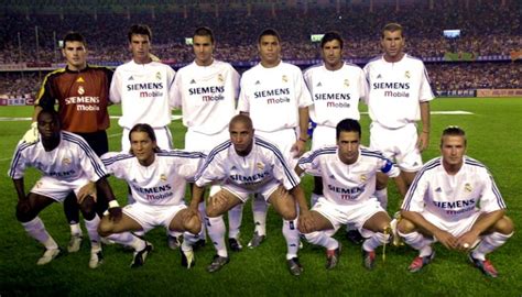 Alineación del Madrid de Los Galácticos con Ronaldo Figo Zidane