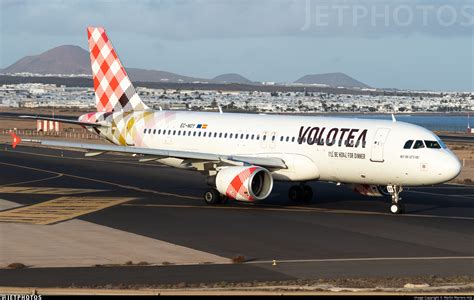 EC NOY Airbus A320 214 Volotea Martin Marrero Hdz JetPhotos