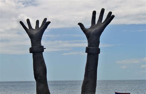 Fotos Gratis Mano Mar Monumento Estatua Libertad Escultura Art