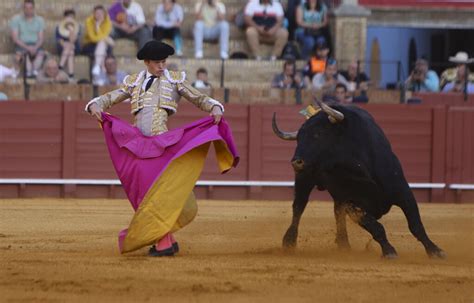 Las Im Genes De La Cuarta Del Abono De Los Toros En Sevilla Con Miguel