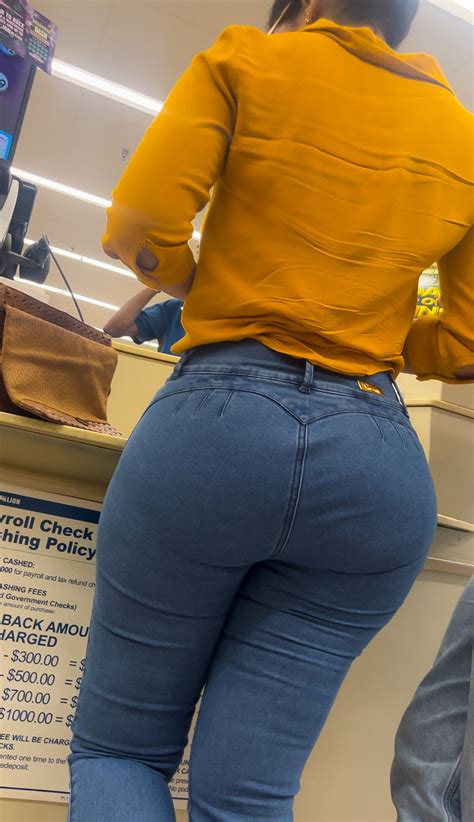 Latina With Curves And Wide Hips At The Store Ass Forum