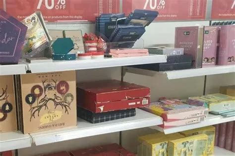 Kerry Katona Unveils New Face And Size Figure In Pink Bikini After