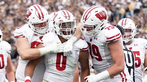 Left Side Strong Side Wisconsins Offensive Line Showing Improvement