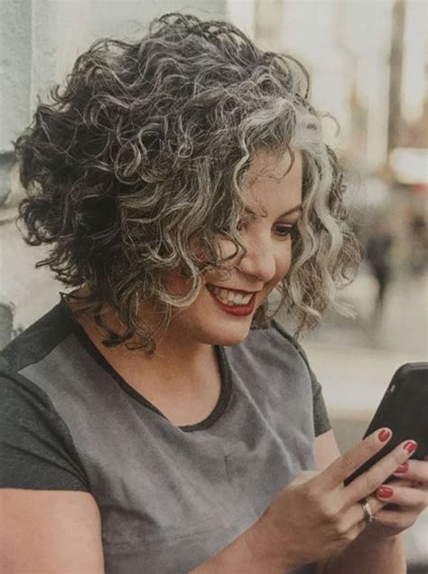 Curly Hairstyles For Older Women Are The Way To Look Natural And Stylish In 2021 2022 Kiểu Tóc