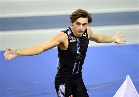 Armand Duplantis Bate Novo Recorde Mundial Do Salto Vara 6 18m