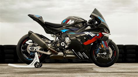 Bmw M 1000 Rr In Pics See In Detail One Of The Most Powerful