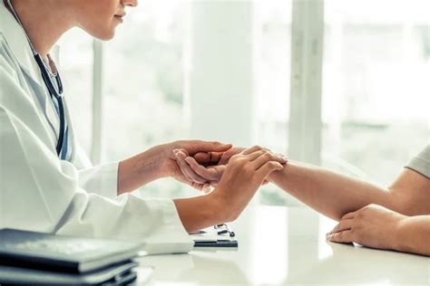 La Paciente Femenina Visita A Una Doctora O Ginec Loga Durante La