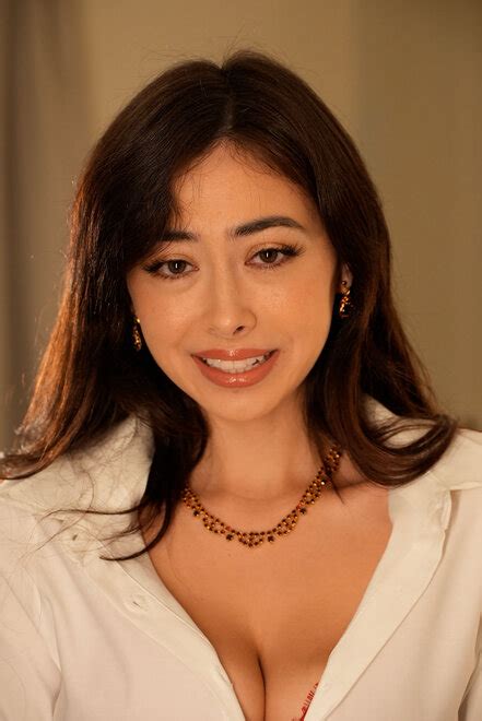 Hustler Chloe Surreal Big Boobs Monster Dong 012 Porn Pic