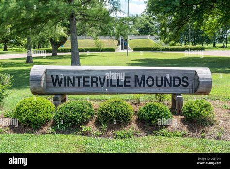 Platform Mounds Hi Res Stock Photography And Images Alamy