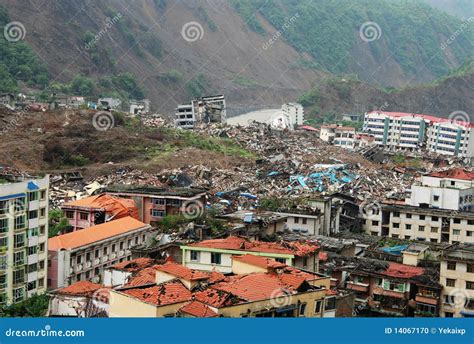 Earthquake 编辑类图片 图片 包括有 酥皮点心 地质 灾害 标志 震颤 非洲 无家可归 14067170