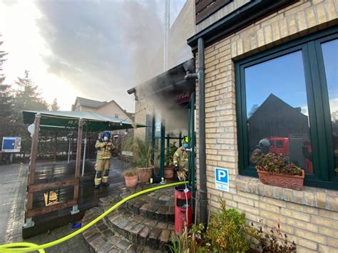 Feuerwehr L Scht Zimmerbrand In Restaurant Einsatzbericht Halstenbek