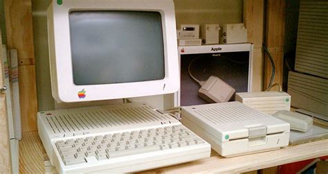 День персонального комп'ютера Apple II (2025) - DAY TODAY
