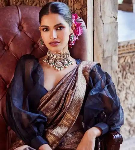 Stylish Puff Sleeve Blouse Designs To Spice Up Your Saree Looks