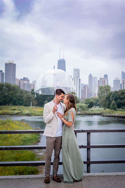 Gorgeous Rainy Day Engagement Session In The City — Chi Thee Wed