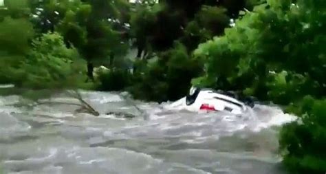 Suv Swept Away In Texas Floods With Man Trapped Inside In Video Daily