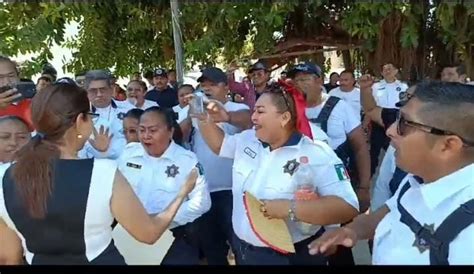 La Jornada Policías en paro realizan plantones en edificios estatales