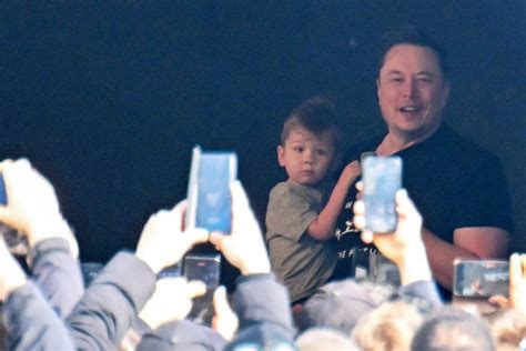 Elon Musk Nach Anschlag Auf Tesla In Grünheide Zu Besuch