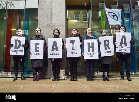 London Uk 21st April 2023 Protesters Stand Outside Defra As