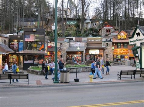 Downtown Gatlinburg Picture Of Gatlinburg Town Square Resort By