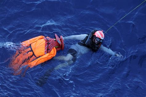 Dvids Images U S Navy Sailors Recover A Simulated Man Overboard