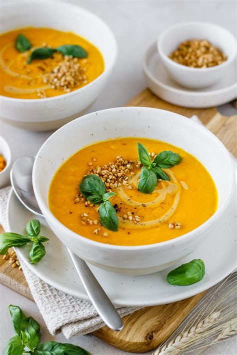 Vegane Karotten Kokos Suppe Mit Cashewcreme Buchweizenkrokant