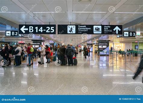 Aeropuerto Internacional De Fiumicino Fotografía Editorial Imagen De