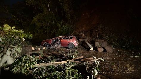 Un hombre murió al quedar atrapado en vehículo tras derrumbe en