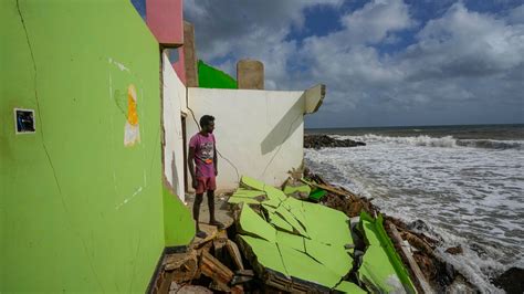 Cop28 Climate Summit Approves A New Fund To Help Poorer Countries The New York Times