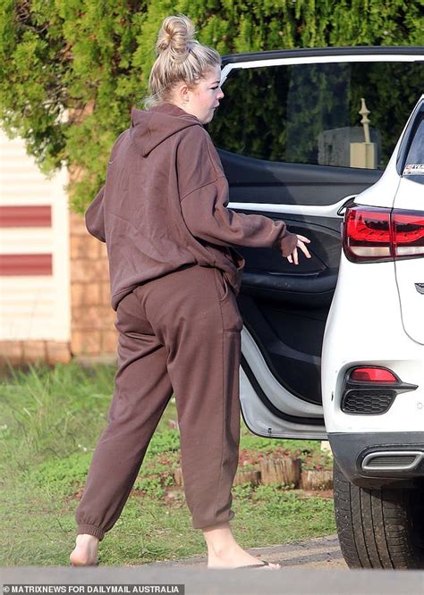 Pregnant Prison Guard Amber Clavell Who Allegedly Had An Intimate