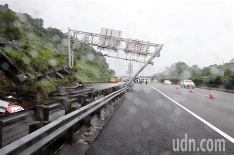 优享资讯 连日大雨 国道一号汐止交流道山壁崩塌