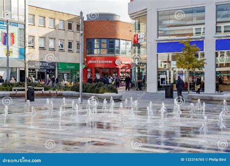 CRAWLEY, WEST SUSSEX/UK - NOVEMBER 21 : View of the Main Square ...