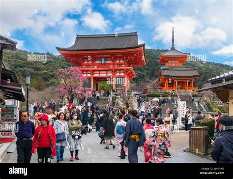 Japan kyoto kiyomizu dera temple hi-res stock photography and images ...