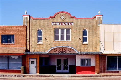 Photo Houston | The Texas Theater in Sealy, Tx