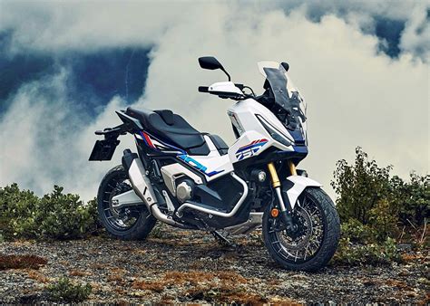 honda  adv special edition  matte pearl glare white  grafik