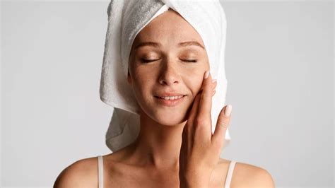 Unveiling 5 Benefits Of Adding Facial Massage To Your Skincare Routine