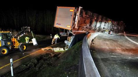 Lkw Unfall Auf A44 Bei Kassel Wiesbaden Polizei Rollt Cold Case