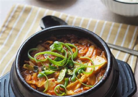 Resep Easy Kimchi Jjigae Oleh Yuniar Maharani Cookpad