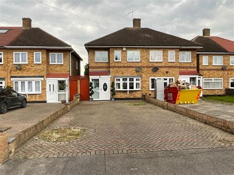 3 Bed Semi Detached House For Sale In Karen Close Rainham Essex Rm13