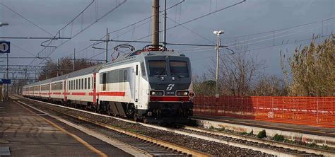 Trenitalia Guasto Sulla Linea Milano Nel Caos Con Treni Cancellati E