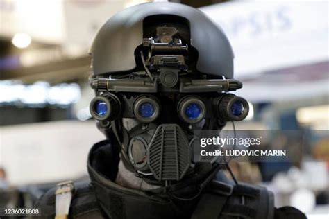 193 Military Night Vision Goggles Stock Photos, High-Res Pictures, and Images - Getty Images