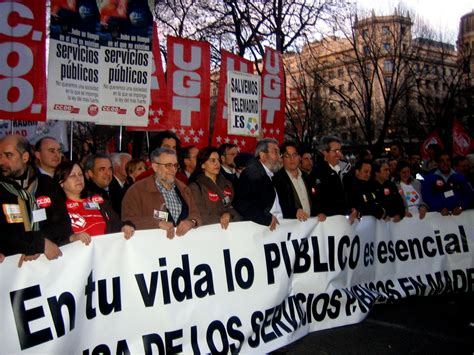 Decenas De Miles De Personas Salen A La Calle En Defensa De Los