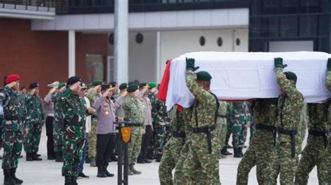 Panglima TNI KASAD Pangkostrad Dan Kapolri Sambut 3 Jenazah Prajurit