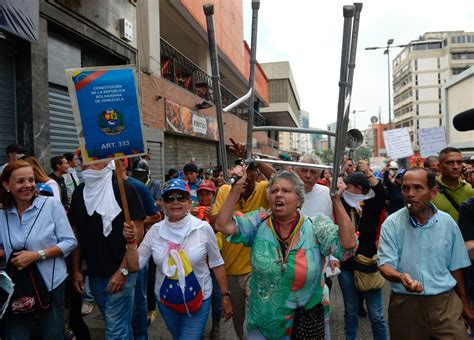 Fotos 10 fotos icônicas dos protestos na Venezuela 02 06 2017 UOL