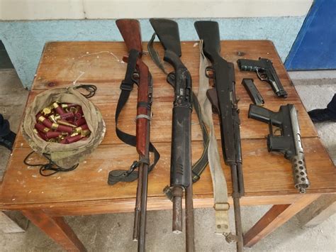 Cinco Detenidos Y Varias Armas De Fuego Decomisadas En Allanamientos En