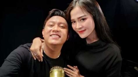 Bikin Kaget Ini Penyebab Bella Bonita Istri Denny Caknan Ambruk Saat