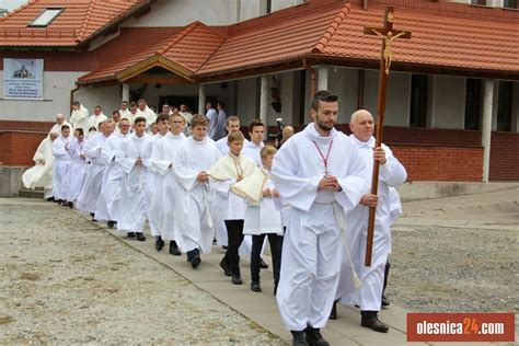 Ko Ci Nmp Fatimskiej W Ole Nicy Zosta Po Wi Cony