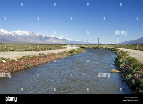 Owens valley aqueduct hi-res stock photography and images - Alamy