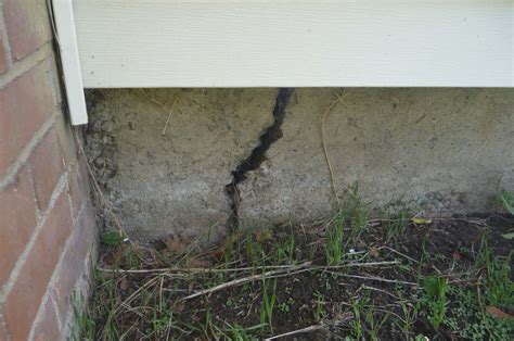 Assessing The Severity Of Foundation Cracks What You Need To Know Dream Homes Exteriors