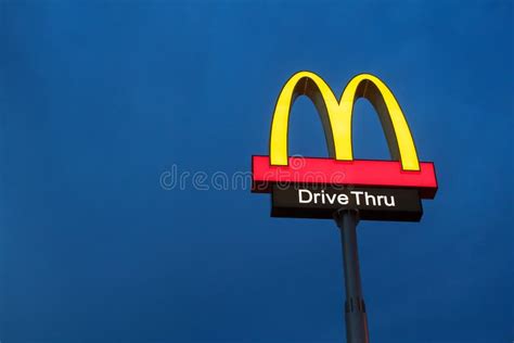 McDonalds Logo on Twilight Blue Sky Editorial Photo - Image of symbol ...