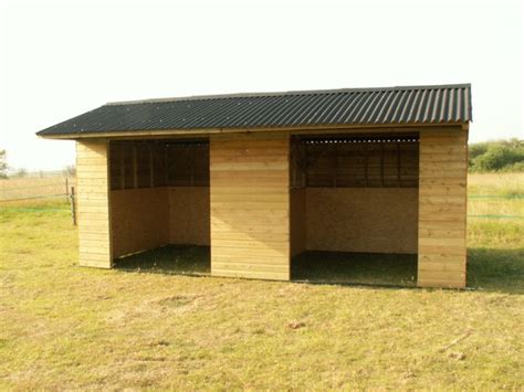 Mobile Field Shelters from Woodhouse Stables - Manufacturers of Quality ...